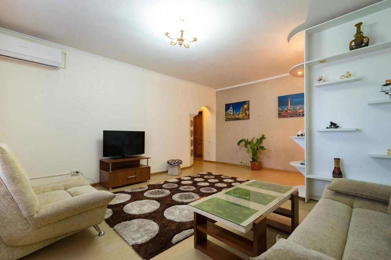 Nadezhda Apartments In Samal Almaty Ngoại thất bức ảnh